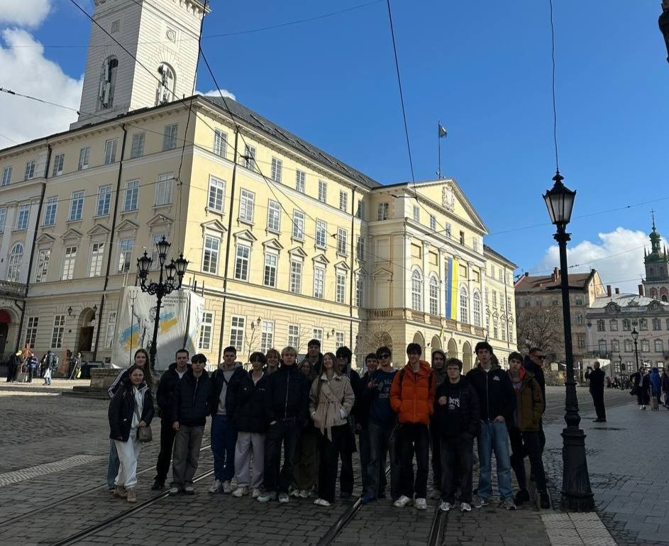 ПОДОРОЖ ДО МІСТА ЛЕВА